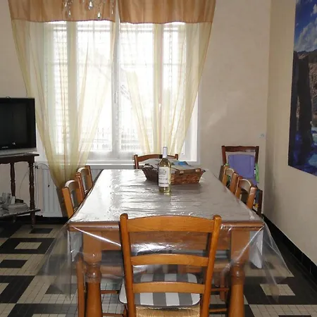 Casa vacanze De Familial, Et Commerces à Pied Grandcamp-Maisy