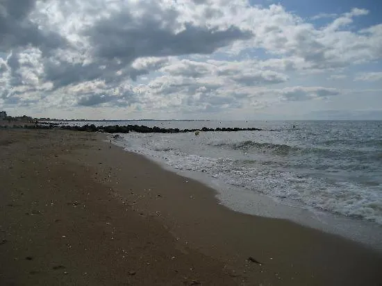 De Familial, Et Commerces A Pied Feriehus